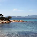 Comfortable Near 아파트